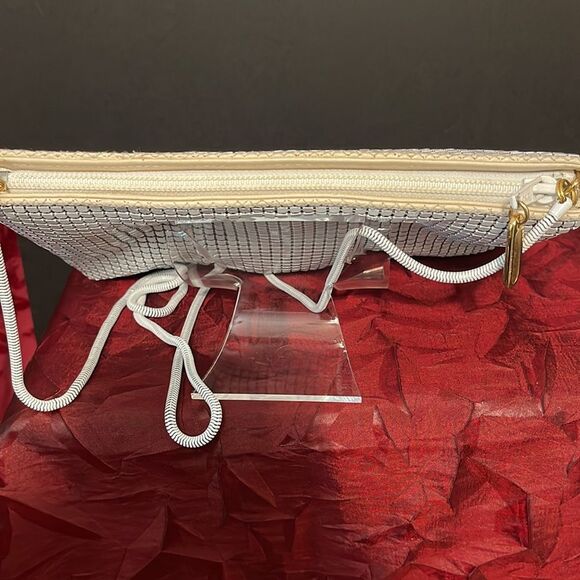 Vintage JW Robinson’s White Chainmail Mesh Evening Bag - Picture 5 of 12